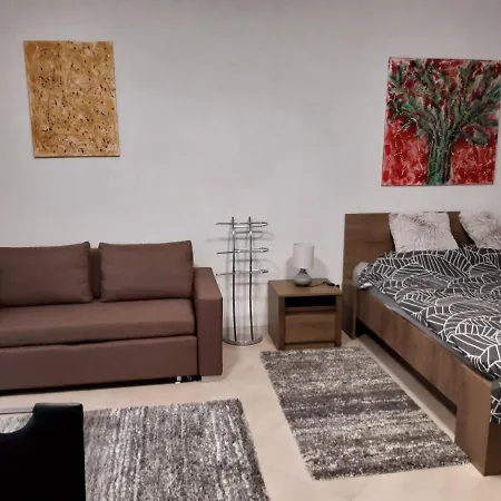 Mira Queen Lakosztaly *